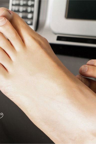 半岛体育官网_上半年车市增幅放缓，车企下半年有哪些大招？